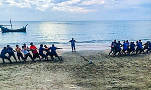 Enjoying the rope pulling