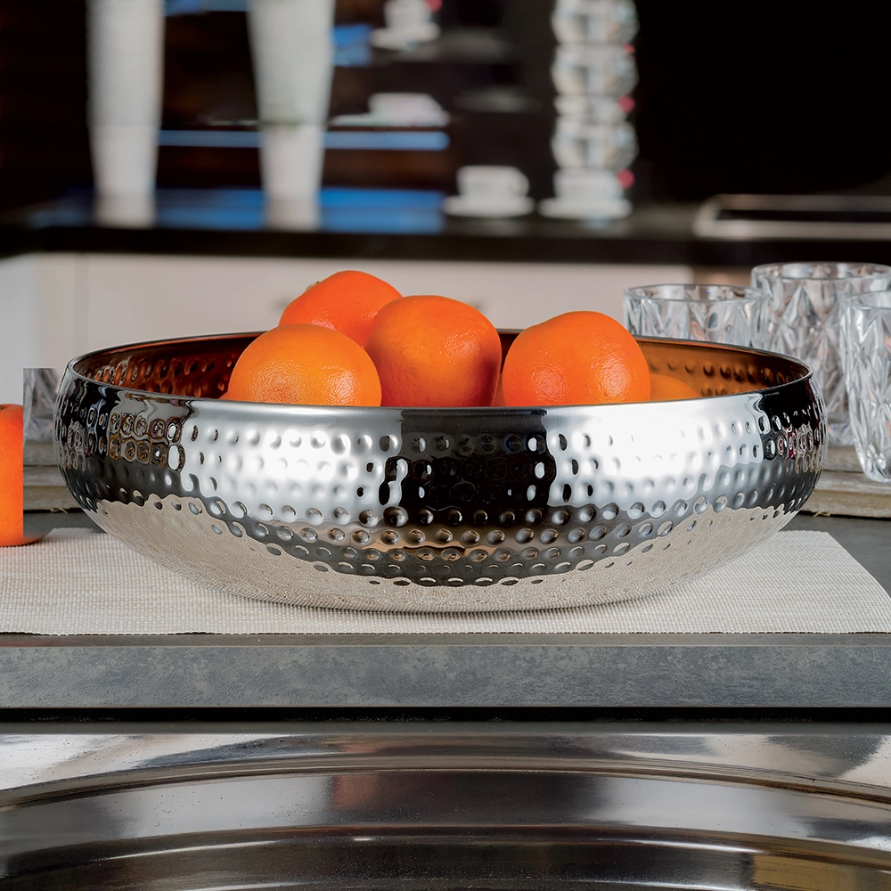 Retusche einer Metallschale mit Entfernung von Spiegelungen und Erzeugung von Schatten