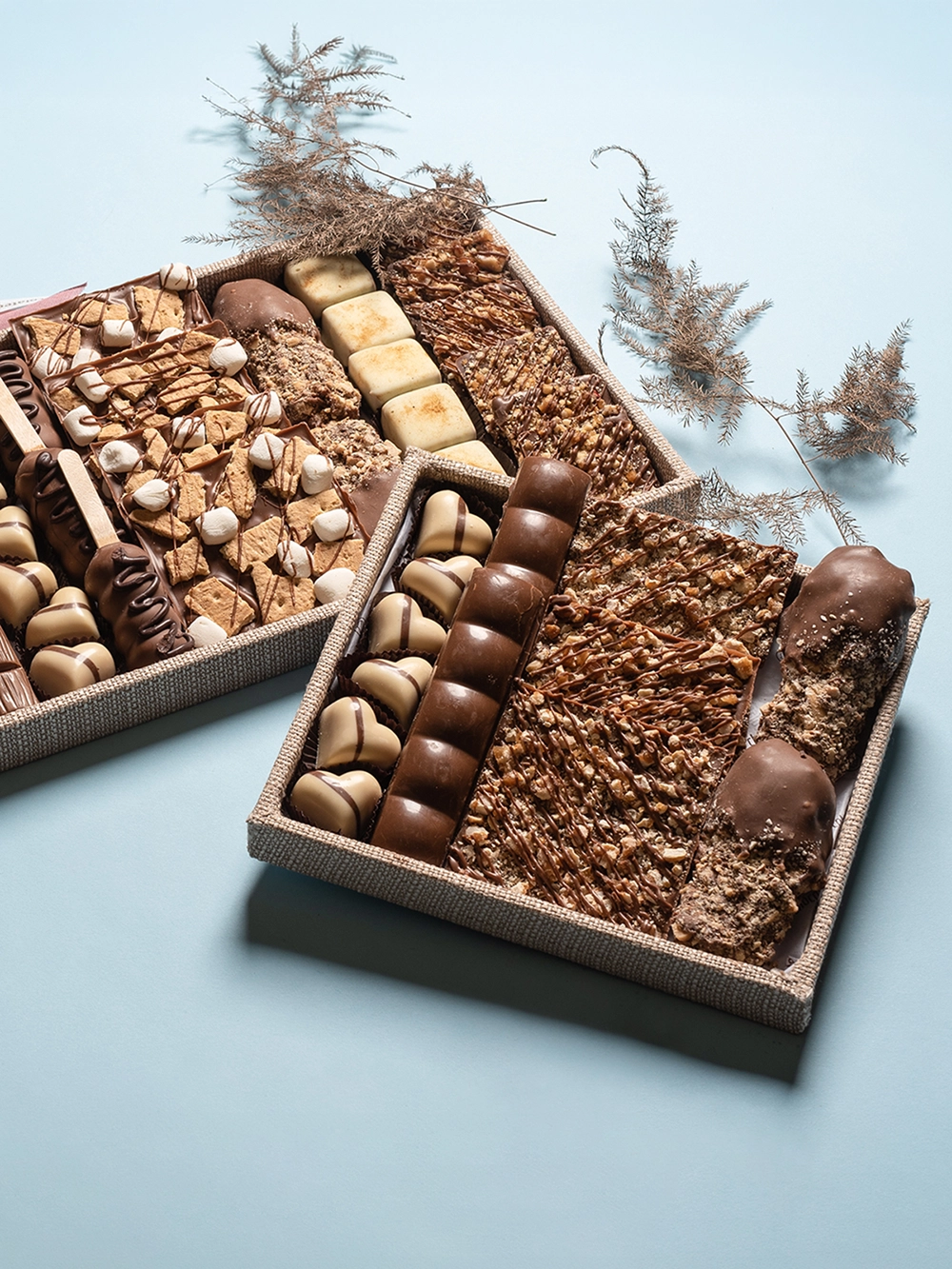 Retoucheren van luxe koekjesplateaus en voedselfoto's.