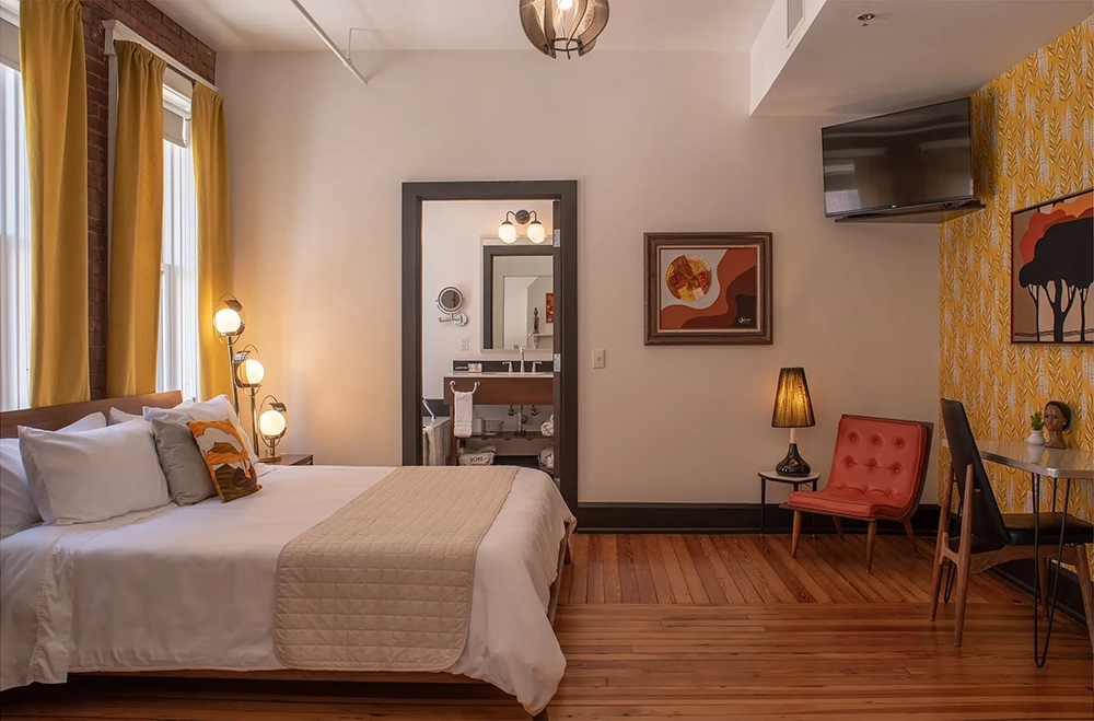 Editores fotográficos expertos en el sector inmobiliario para la mejora de habitaciones de hotel.